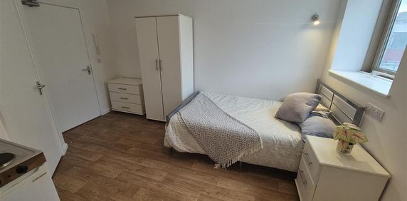 Studio to rent - Photo 2