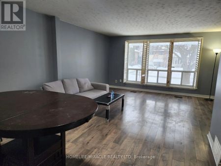 49 ALDERBURY CRESCENT - Photo 2