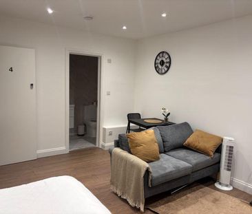 Studio to rent - Photo 2