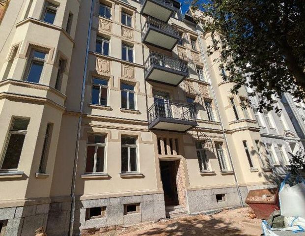 Helle 5-Raum-Wohnung im neuen Glanz- Erstbezug nach Sanierung - Photo 1