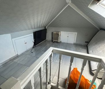 4 Bed Semi-Detached House, Duke Road, IG6 - Photo 2