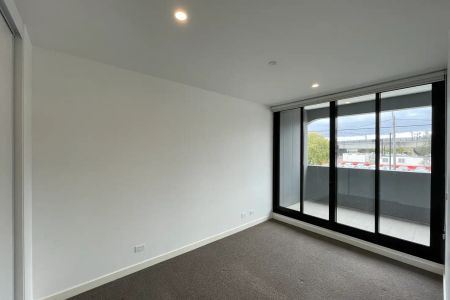 “Executive living in the heart of Reservoir” - Photo 4