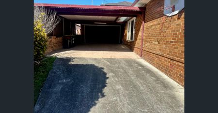 Spacious & Comfortable Double Brick Family Home - Photo 3