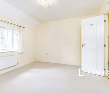 3 bedroom house to rent Hollow Trees Close, Off Hollow Trees Drive,... - Photo 6