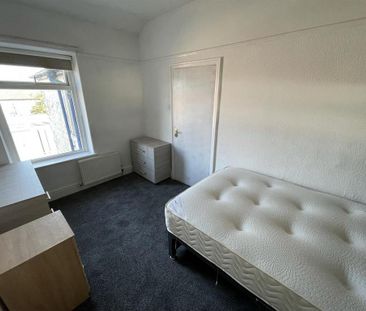 3 bedroom private hall to rent - Photo 4