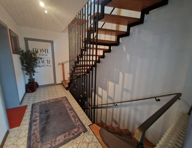 Dachgeschosswohnung mit Gartenidylle & Einbauküche – Wohnen mit Wohlfühlfaktor in Fröndenberg-Ostbüren - Photo 1