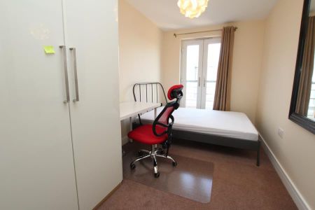 6 bedroom terraced house to rent - Photo 3