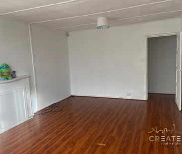 CHARMING 3-BEDROOM HOME - Photo 2