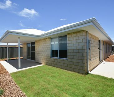 Brand New Home in Coastal Madora Bay! - Photo 6