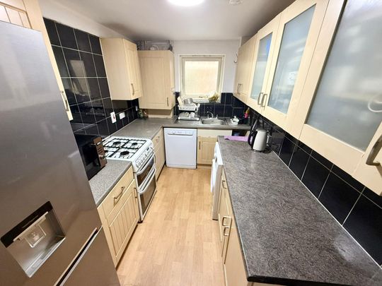 Apprentice Gardens, Northolt, UB5 6GP - Photo 1