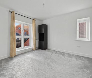 4 bedroom detached house to rent - Photo 4