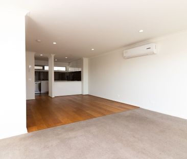 Modern Townhouse Living in the Heart of Carrum - Photo 3