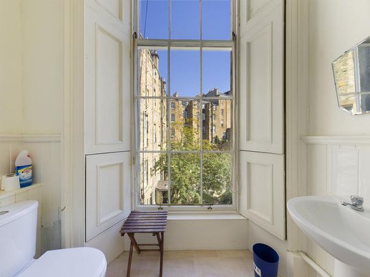 3 bedroom flat to rent - Photo 1