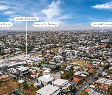 Sunsets & Lifestyle in your Stylish City Apartment - Photo 3