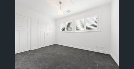 Recently refreshed with an amazing outdoor surprise - Photo 3