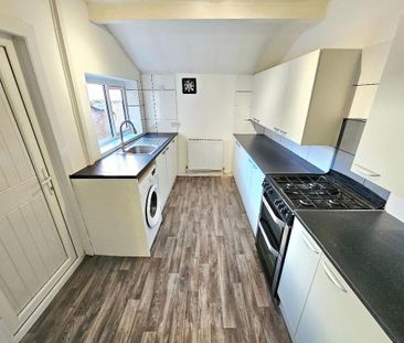 2 bedroom terraced house to rent - Photo 2