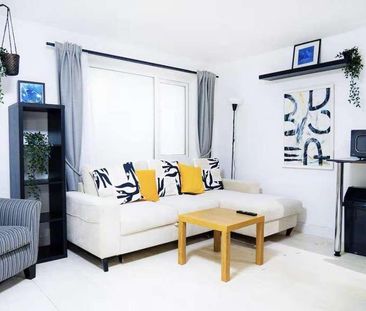 The Crescent, Newquay, TR7 - Photo 2
