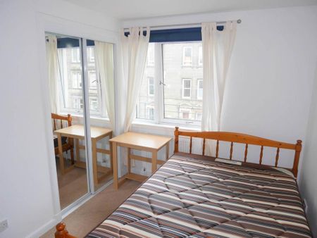 3 bedroom flat to rent - Photo 2