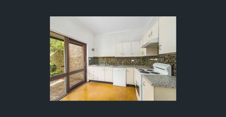 Spacious Townhouse - short term lease to 30 June 2026 only - Photo 3