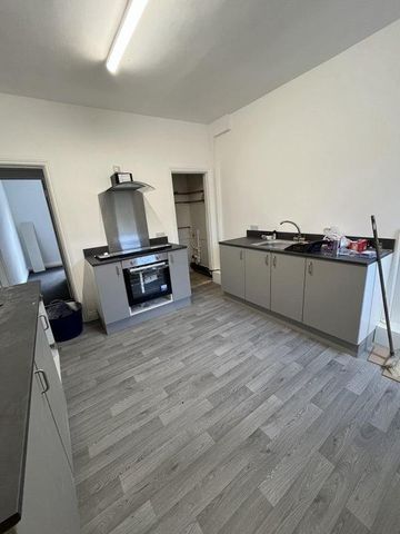 1 bedroom in a house share to rent - Photo 5