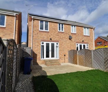 3 bedroom semi-detached house to rent - Photo 4