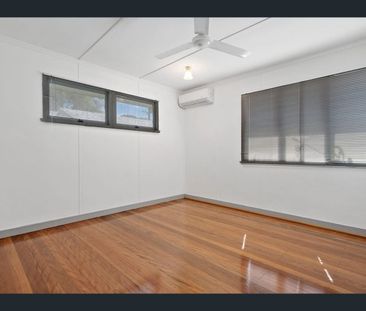 Location, Location! - Photo 2