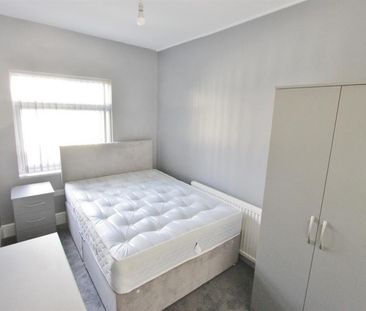 6 bedroom House To Let - Photo 5