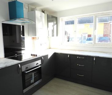 3 bedroom semi-detached house to rent - Photo 3