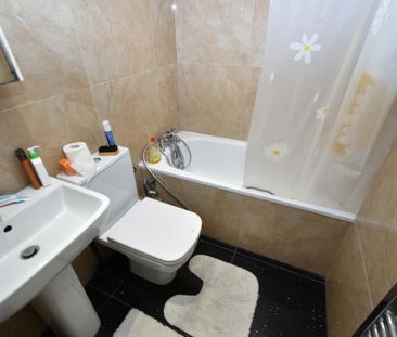 4 bedroom terraced house to rent - Photo 5