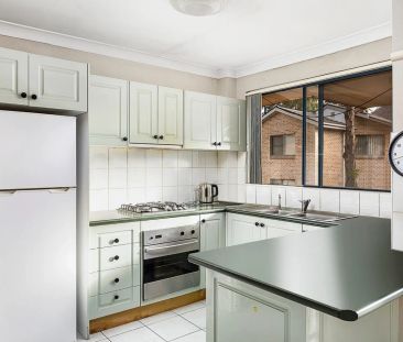 Beautiful light filled central apartment! - Photo 3