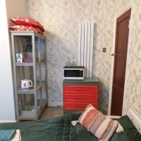 Room in a Shared House, Perth Road, IG2 - Photo 3