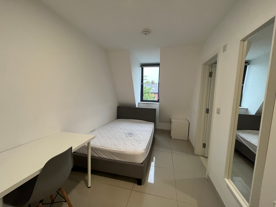 Flat 21, Westmount, LS2 9NZ, Leeds - Photo 1