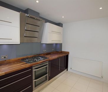 3 Bedroom House - End Terrace To Let - Photo 5