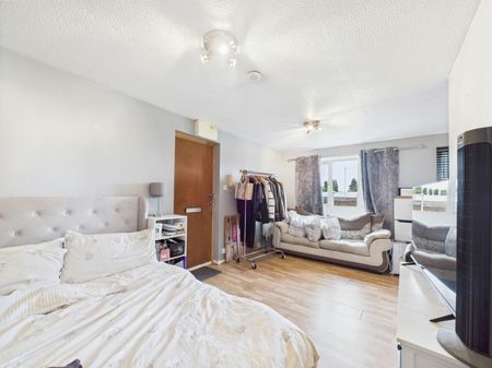 St Peters Close, Cheltenham, Gloucestershire, GL51 - Photo 2