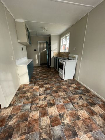 Levin - 3 Bedrooms - Photo 2