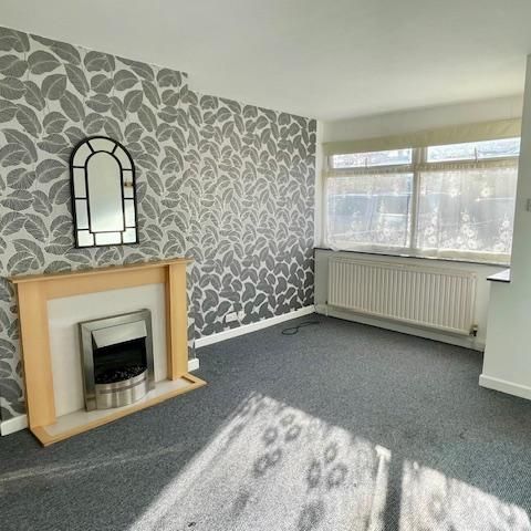 2 bedroom ground floor flat to rent - Photo 1