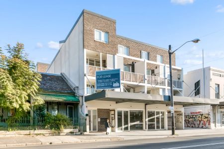 A STUNNING AND SPACIOUS MODERN SPLIT LEVEL APARTMENT - Photo 2