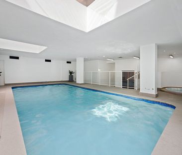 Over-sized luxury living! - Photo 5