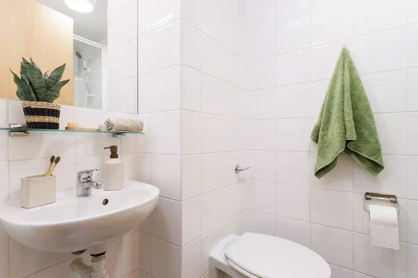 Medium High Double Ensuite : Three Bed Flat - Photo 1