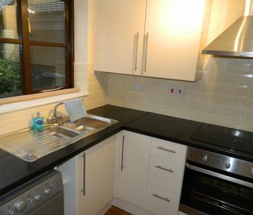 2 bedroom semi-detached house to rent - Photo 2