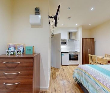 Studio to rent - Photo 2