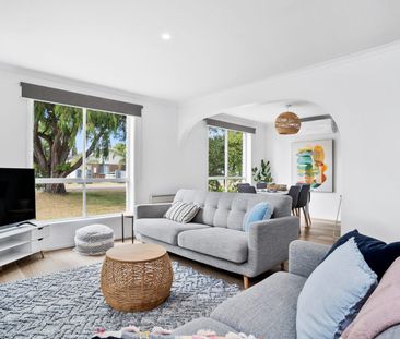 Coastal Style, Low Maintenance Living in a Prime Tootgarook Location - Photo 1