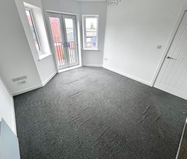 2 bedroom Flat To Let - Photo 3