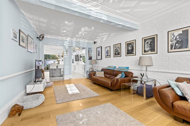 4 bedroom terraced house to rent - Photo 1