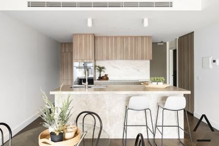 Luxury Living with Private Courtyard Oasis in Prime Location! - Photo 2