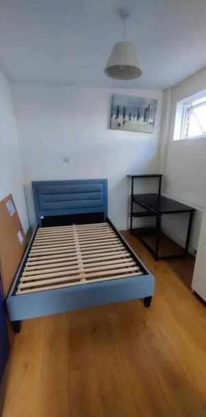 1 bedroom in a house share to rent - Photo 1