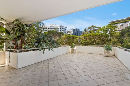 Bright and Spacious Apartment in Prime Cronulla Location - Photo 5