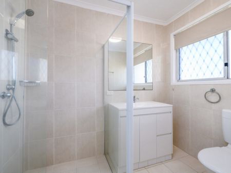 27 Vaggelas Crescent, Biggera Waters - Photo 5