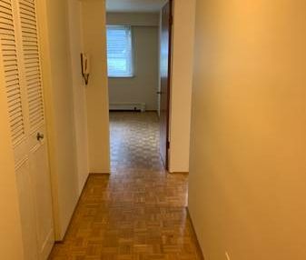 LARGE BRIGHT CORNER 1 BR - Kits UBC B-Line (Kitsilano UBC Point Grey) - Photo 2