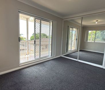 THREE BEDROOM TOWNHOUSE - Photo 3